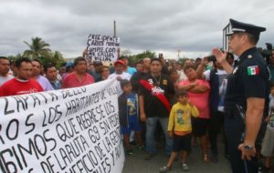 GNLOC Cierre de la Carretera a Tixco por habitante del fracc Vil